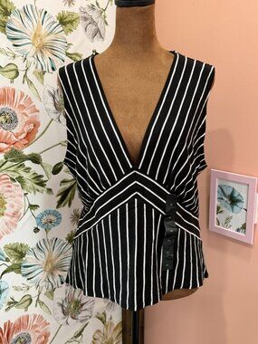 Banana Republic Malibu Tee M • Black White Stripe V‑Neck • NWOT
